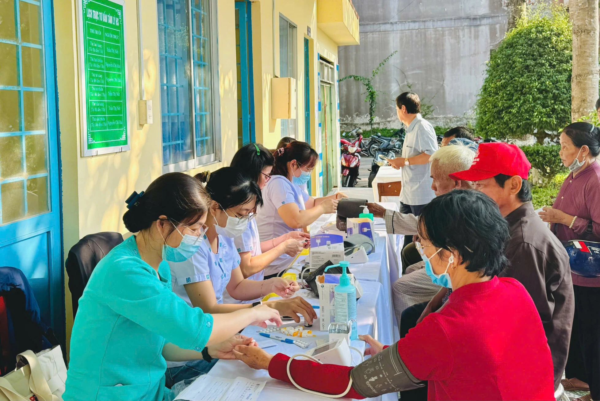 https://static.quochuyanhcorp.vn/21541/2025/Thiện nguyện Kiên Giang/z6546305811072_f6fbc2209edbe466a960aa00f6fa91a9.jpg
